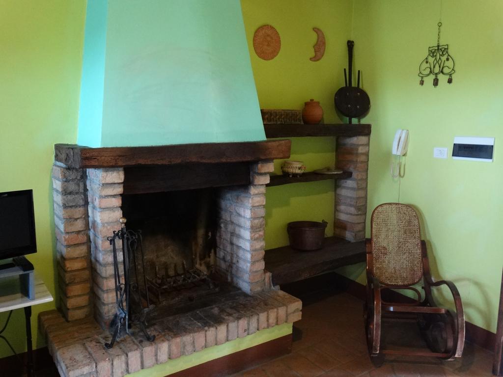 Casale Poggio Colpiccione Apartman Passignano sul Trasimeno Kültér fotó